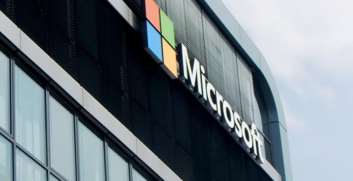 Microsoft сократит тысячи специалистов 