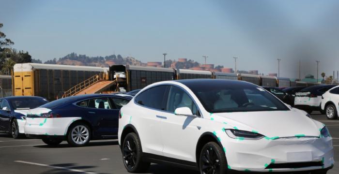 Tesla показывала возможности автопилота при помощи постановочного ролика