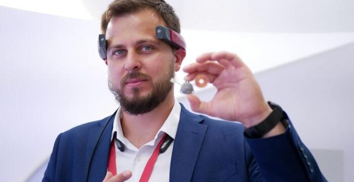 Технология, которая позволит слепым видеть: как российские ученые помогают глухим и незрячим
