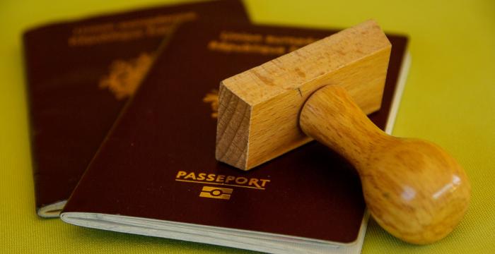 Власти планируют разрешить использовать вместо паспорта приложение «Госуслуги»