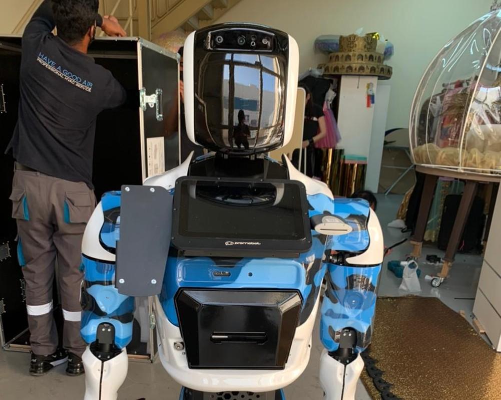В отеле ОАЭ начал действовать робот-дворецкий от российской компании 